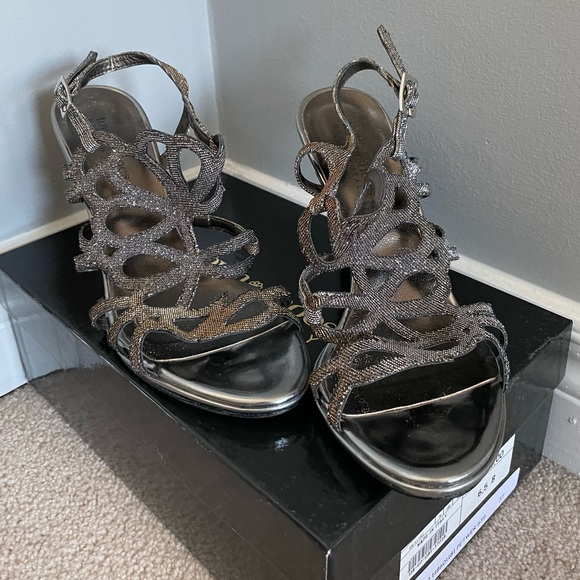 Townshoes Made in Italy - Steel Grey Cut-Out Heels - Picture 2 of 10